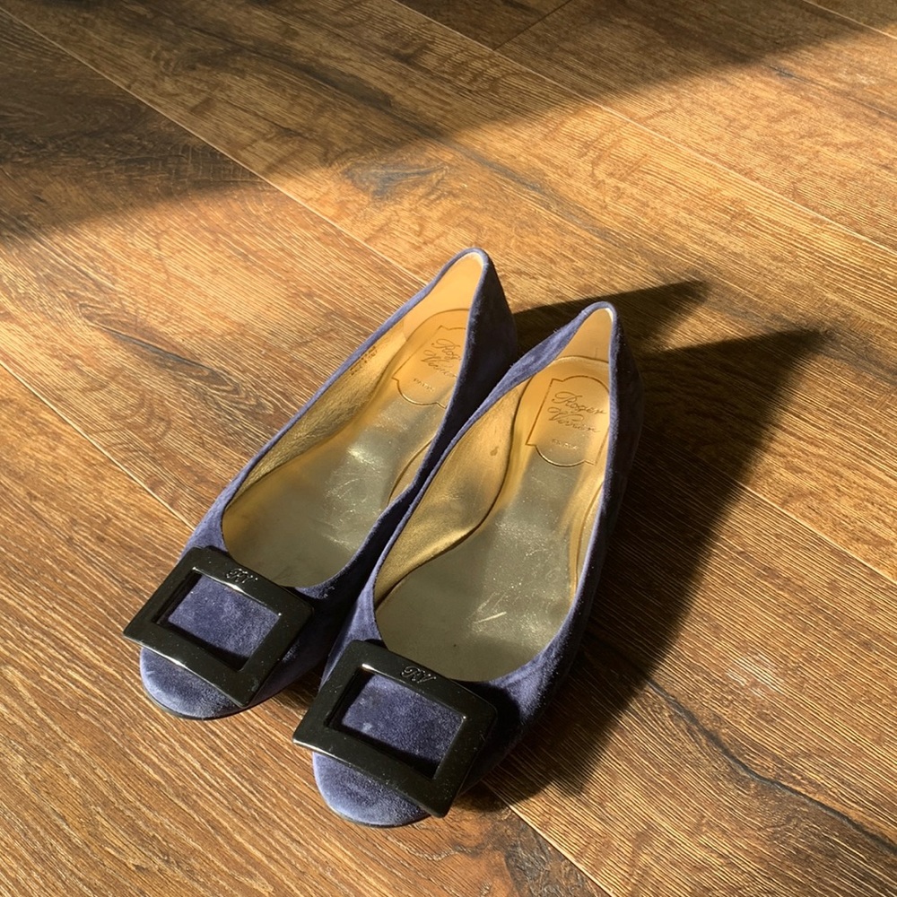 Roger Vivier Grommette Suede Flats